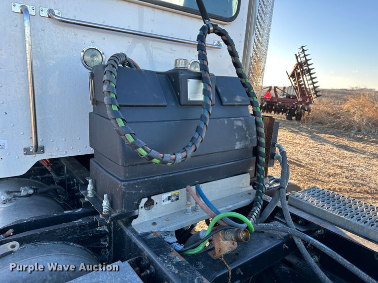 image for item DR6020 2012 Peterbilt 384  semi truck