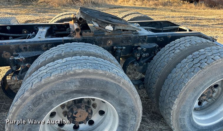 image for item DR6020 2012 Peterbilt 384  semi truck