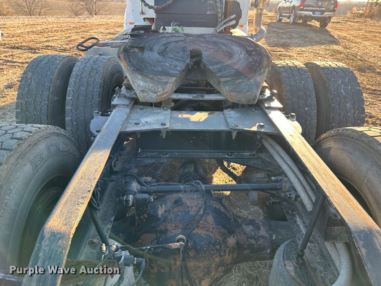 image for item DR6020 2012 Peterbilt 384  semi truck