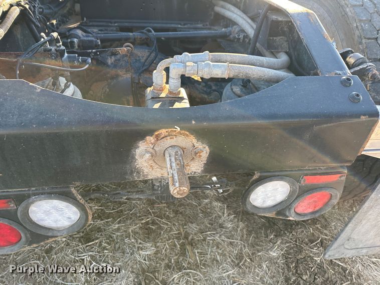 image for item DR6020 2012 Peterbilt 384  semi truck