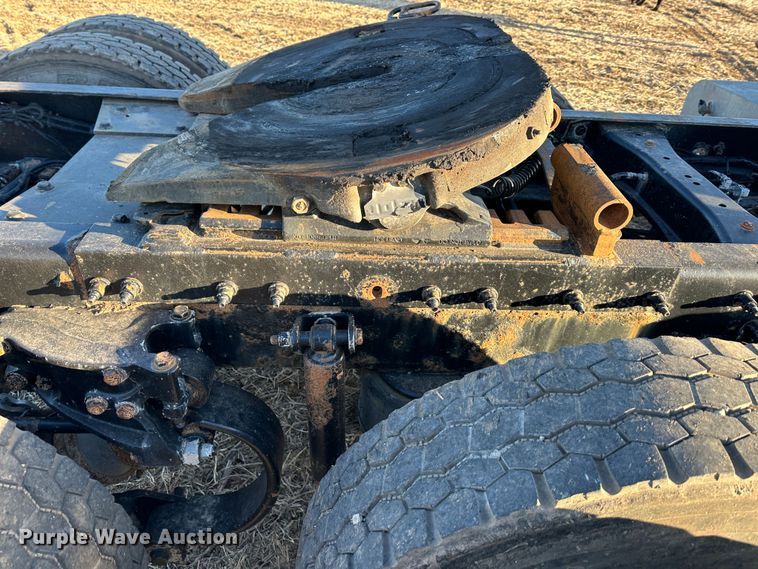 image for item DR6020 2012 Peterbilt 384  semi truck