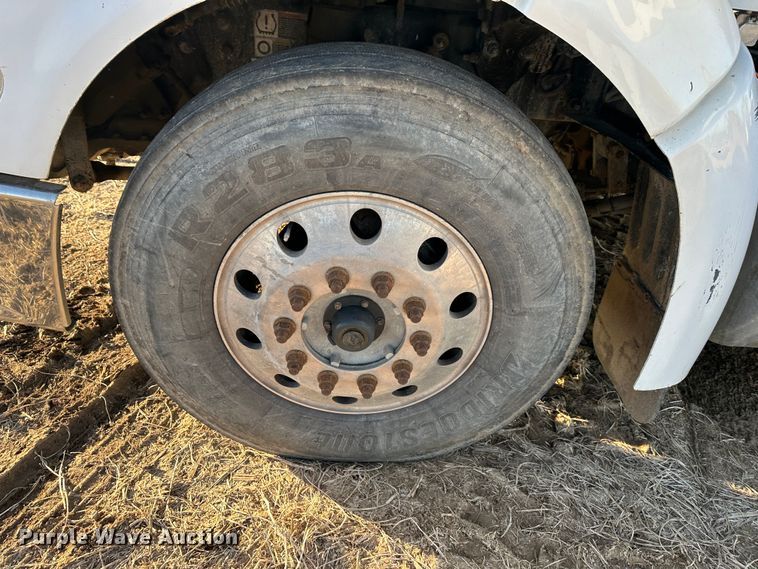 image for item DR6020 2012 Peterbilt 384  semi truck