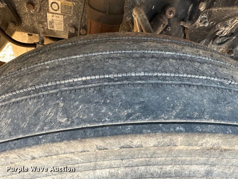 image for item DR6020 2012 Peterbilt 384  semi truck