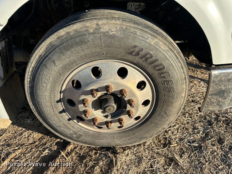 image for item DR6020 2012 Peterbilt 384  semi truck