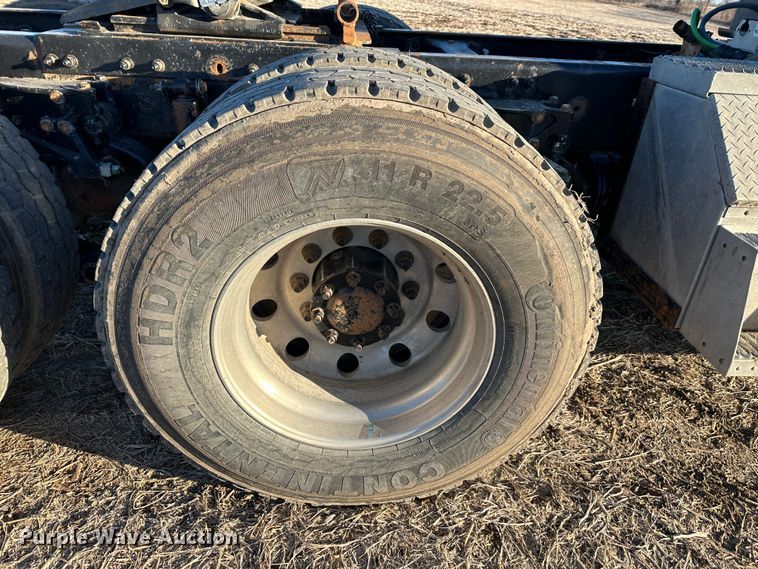 image for item DR6020 2012 Peterbilt 384  semi truck