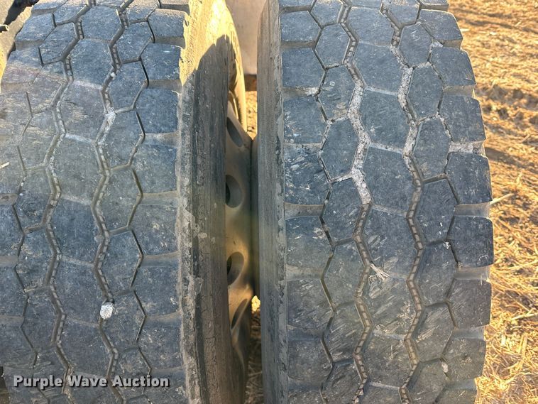 image for item DR6020 2012 Peterbilt 384  semi truck