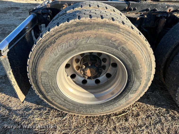 image for item DR6020 2012 Peterbilt 384  semi truck