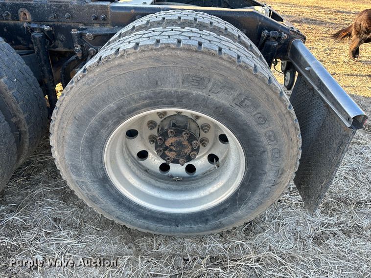 image for item DR6020 2012 Peterbilt 384  semi truck