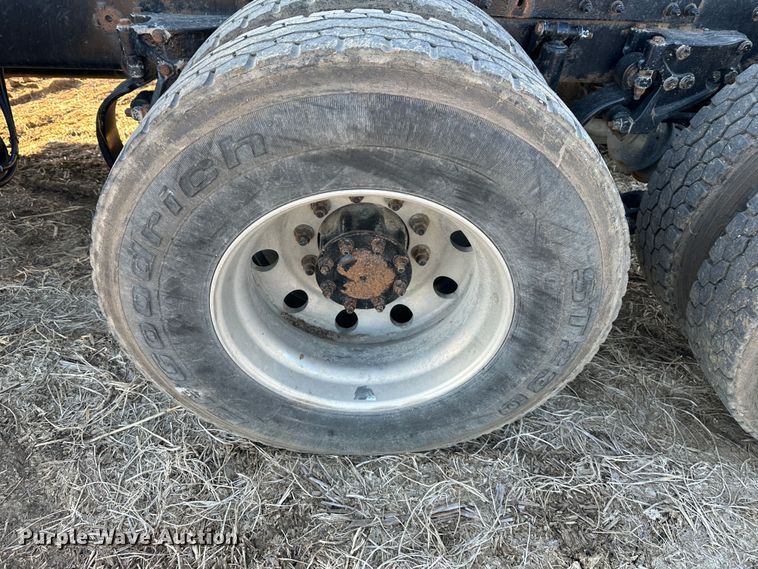 image for item DR6020 2012 Peterbilt 384  semi truck