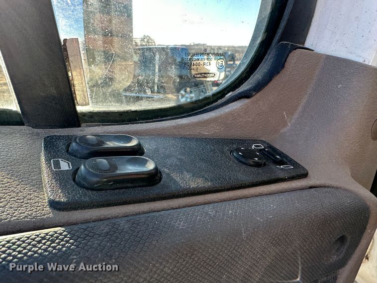 image for item DR6022 2011 Freightliner Cascadia  semi truck