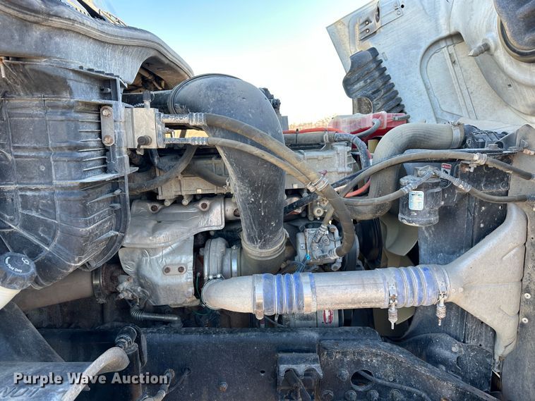 image for item DR6022 2011 Freightliner Cascadia  semi truck