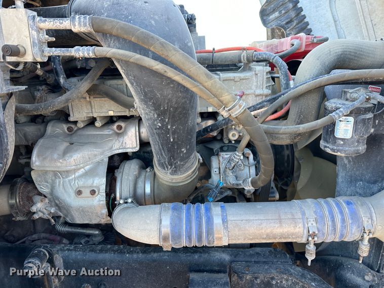 image for item DR6022 2011 Freightliner Cascadia  semi truck