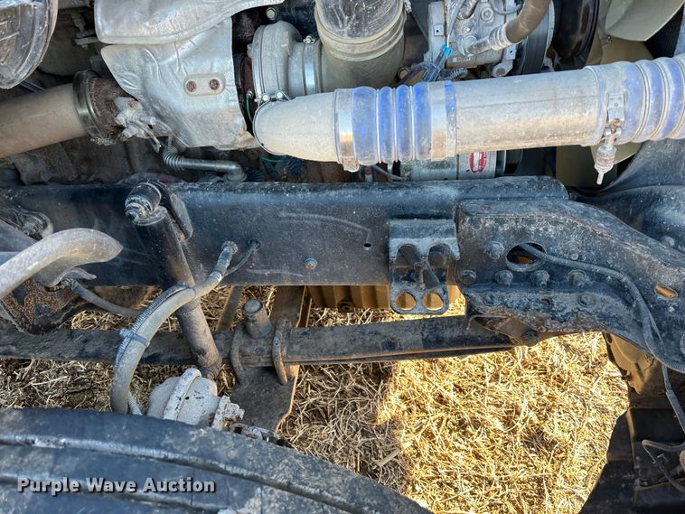 image for item DR6022 2011 Freightliner Cascadia  semi truck