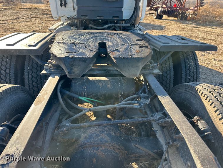 image for item DR6022 2011 Freightliner Cascadia  semi truck