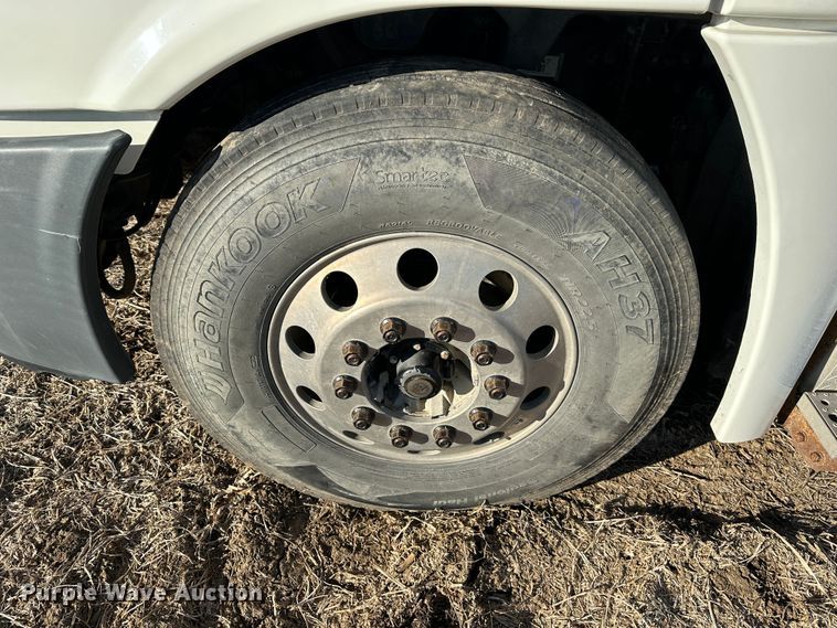 image for item DR6022 2011 Freightliner Cascadia  semi truck