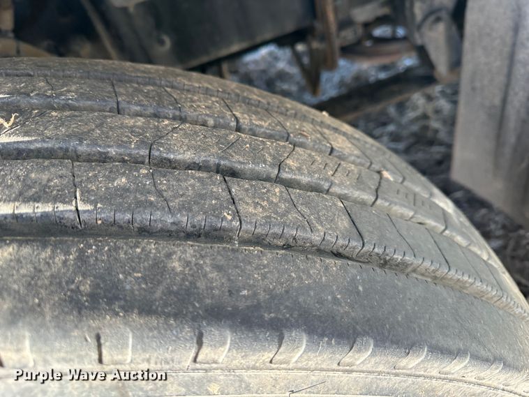 image for item DR6022 2011 Freightliner Cascadia  semi truck