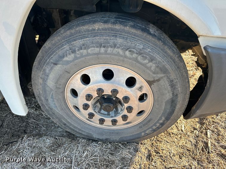 image for item DR6022 2011 Freightliner Cascadia  semi truck