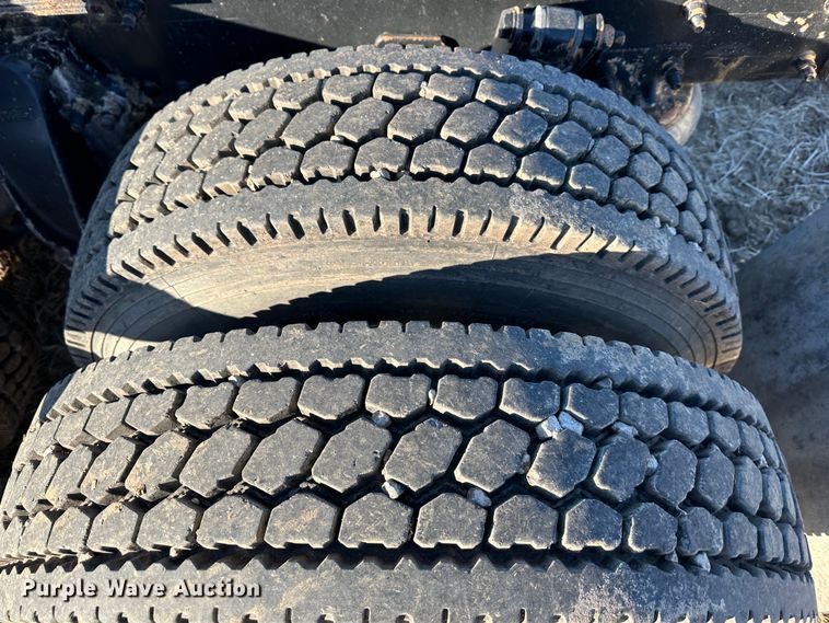 image for item DR6022 2011 Freightliner Cascadia  semi truck