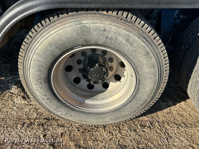 image for item DR6022 2011 Freightliner Cascadia  semi truck