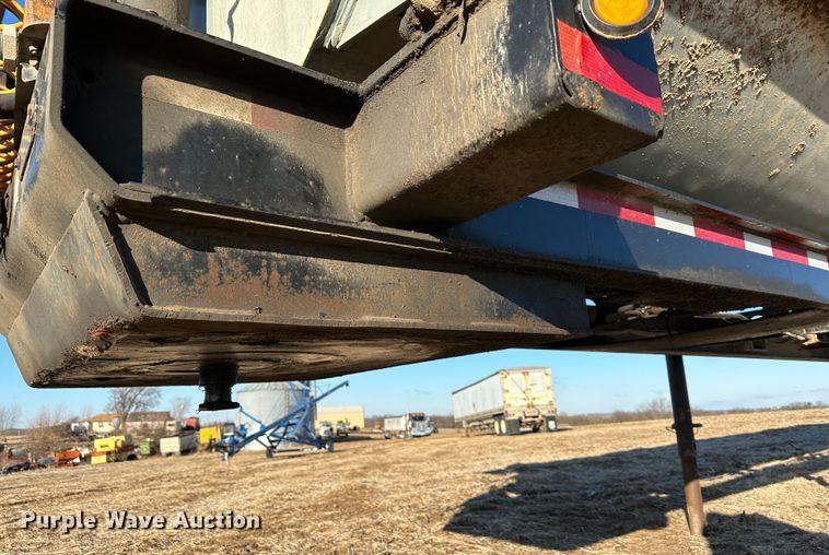 image for item DR6023 2010 Smithco S2-40-34  side dump trailer