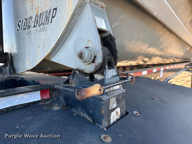 image for item DR6023 2010 Smithco S2-40-34  side dump trailer