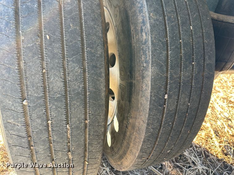 image for item DR6023 2010 Smithco S2-40-34  side dump trailer