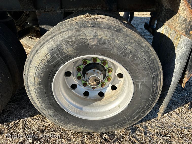 image for item DR6023 2010 Smithco S2-40-34  side dump trailer