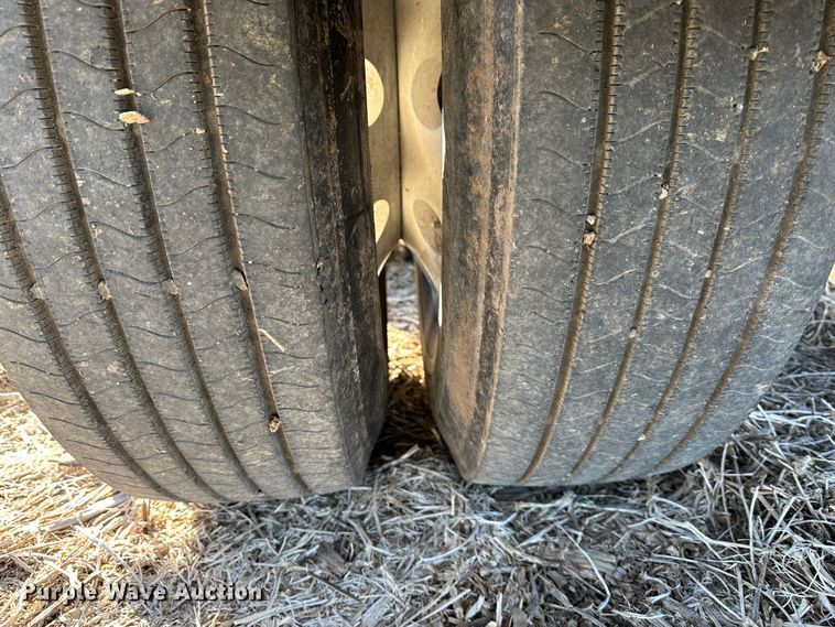 image for item DR6023 2010 Smithco S2-40-34  side dump trailer