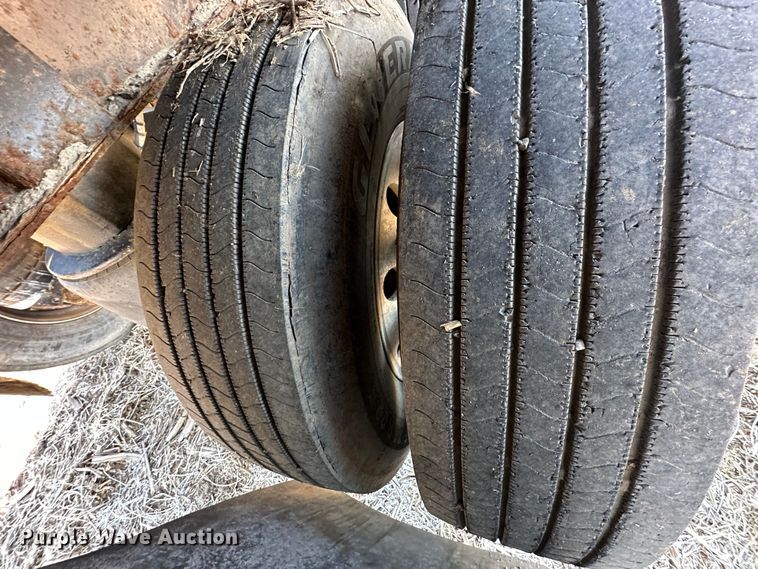 image for item DR6023 2010 Smithco S2-40-34  side dump trailer