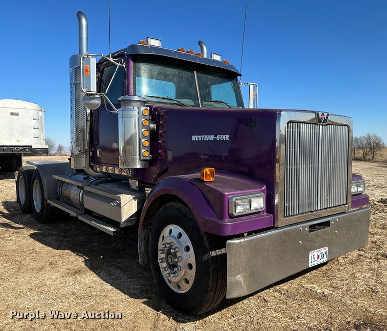 image for item DR6024 2006 Western Star 4900EX  semi truck