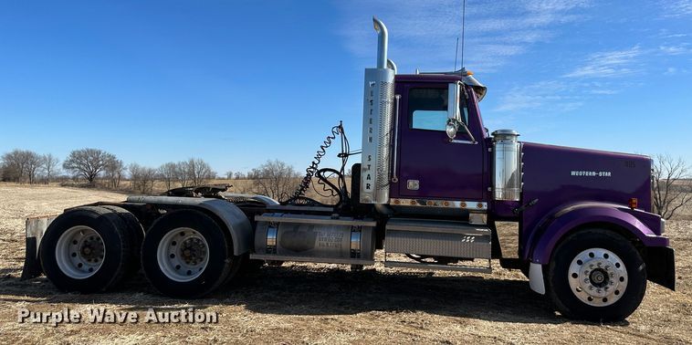 image for item DR6024 2006 Western Star 4900EX  semi truck