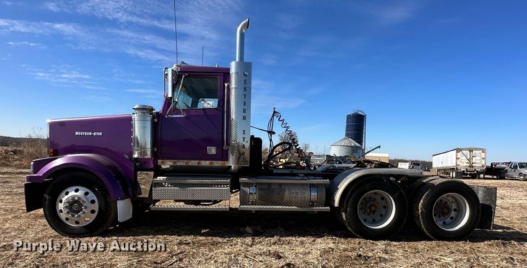 image for item DR6024 2006 Western Star 4900EX  semi truck