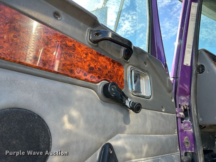 image for item DR6024 2006 Western Star 4900EX  semi truck