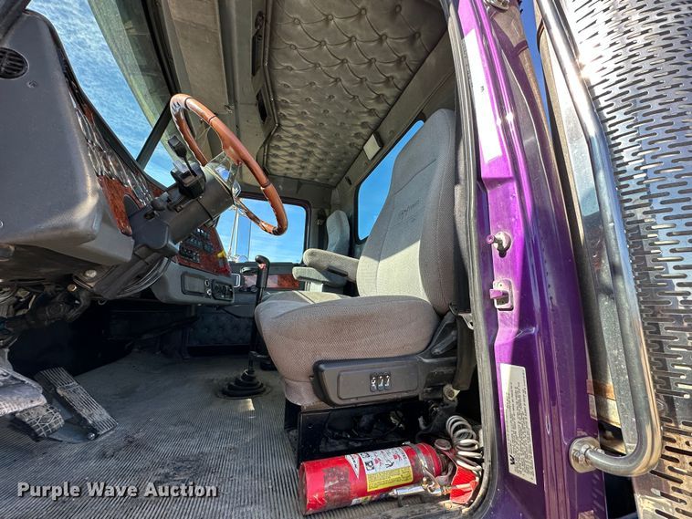 image for item DR6024 2006 Western Star 4900EX  semi truck