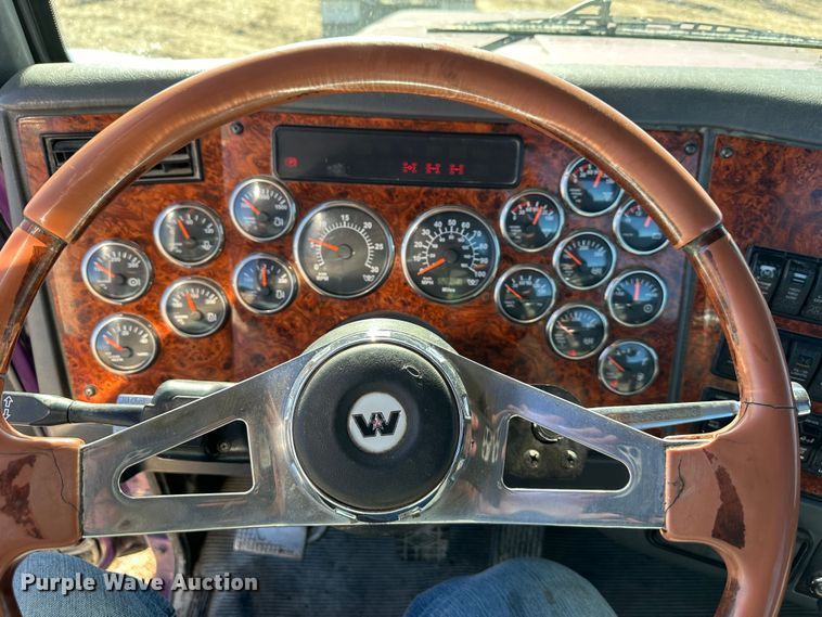 image for item DR6024 2006 Western Star 4900EX  semi truck