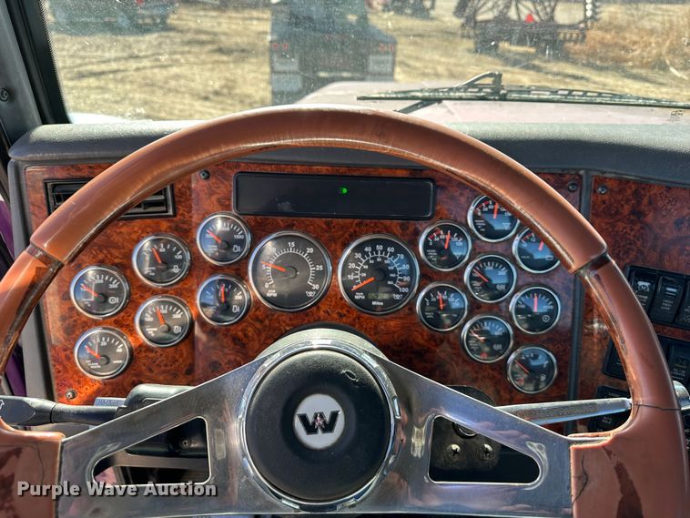 image for item DR6024 2006 Western Star 4900EX  semi truck