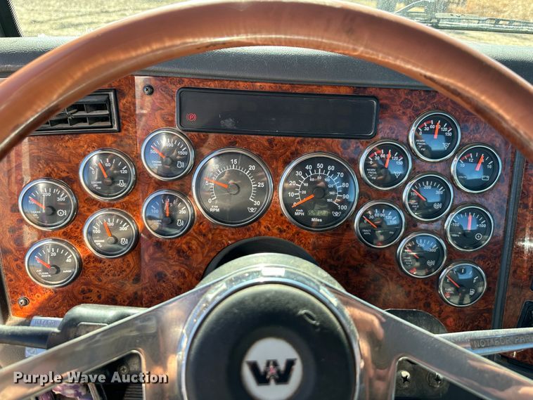 image for item DR6024 2006 Western Star 4900EX  semi truck