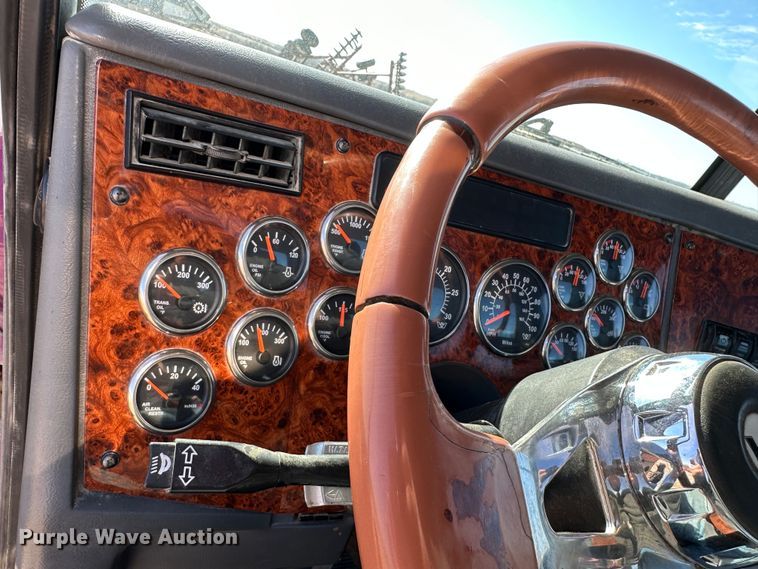 image for item DR6024 2006 Western Star 4900EX  semi truck