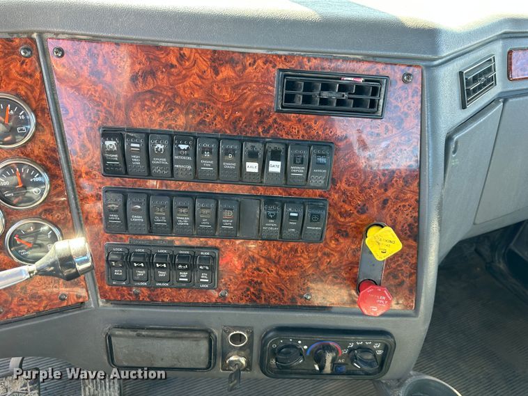 image for item DR6024 2006 Western Star 4900EX  semi truck