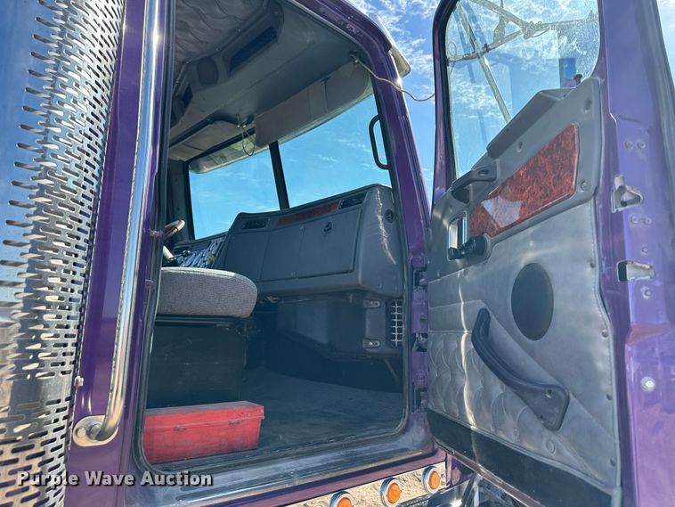 image for item DR6024 2006 Western Star 4900EX  semi truck