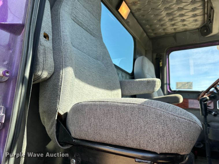 image for item DR6024 2006 Western Star 4900EX  semi truck