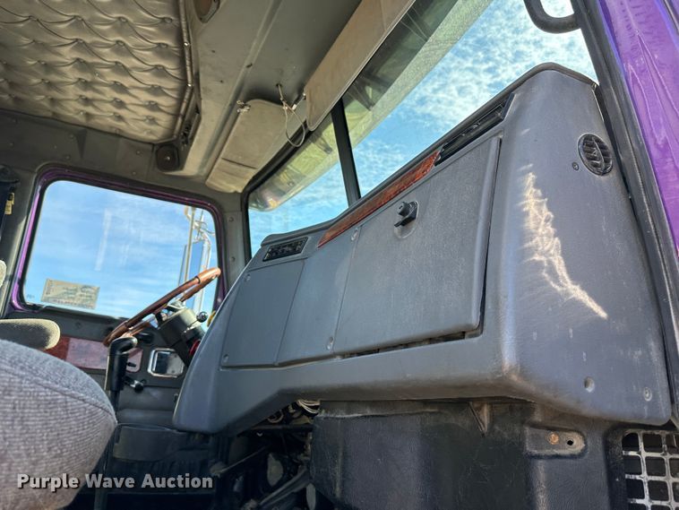 image for item DR6024 2006 Western Star 4900EX  semi truck