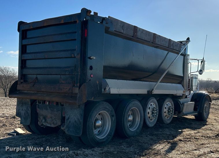 image for item DR6026 2012 Peterbilt 367  dump truck