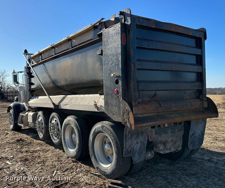 image for item DR6026 2012 Peterbilt 367  dump truck