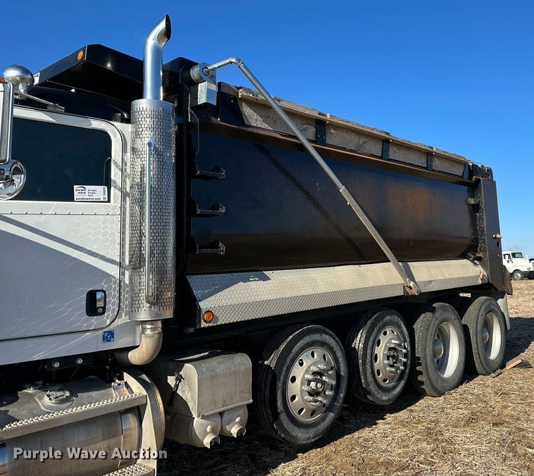 image for item DR6026 2012 Peterbilt 367  dump truck