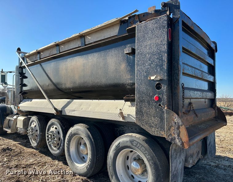 image for item DR6026 2012 Peterbilt 367  dump truck