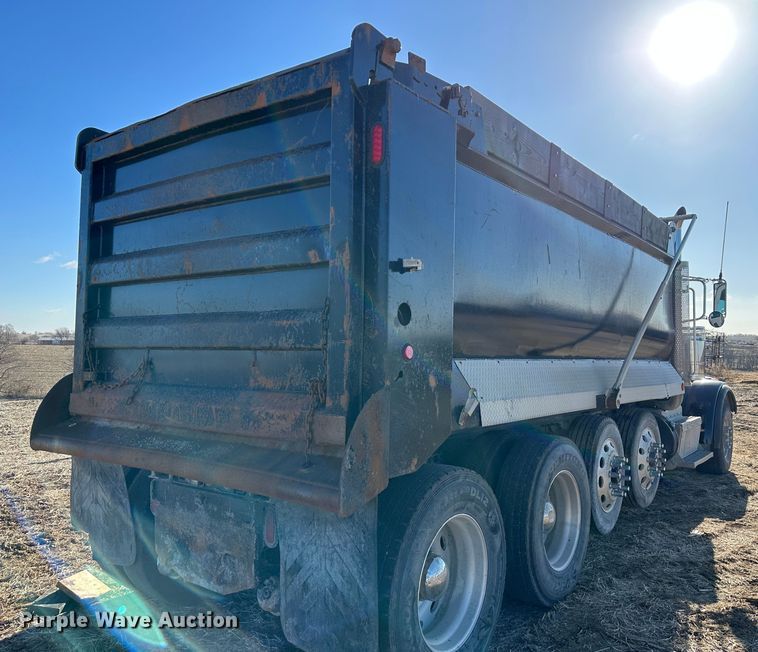 image for item DR6026 2012 Peterbilt 367  dump truck