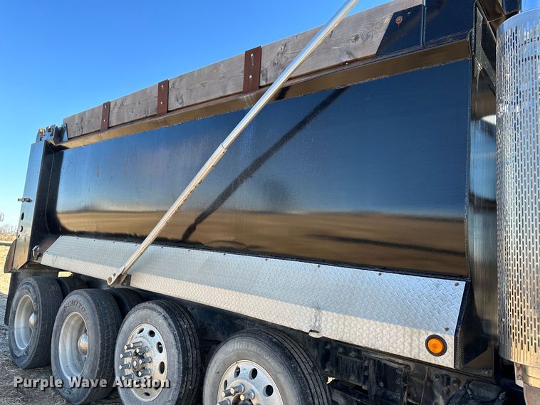 image for item DR6026 2012 Peterbilt 367  dump truck