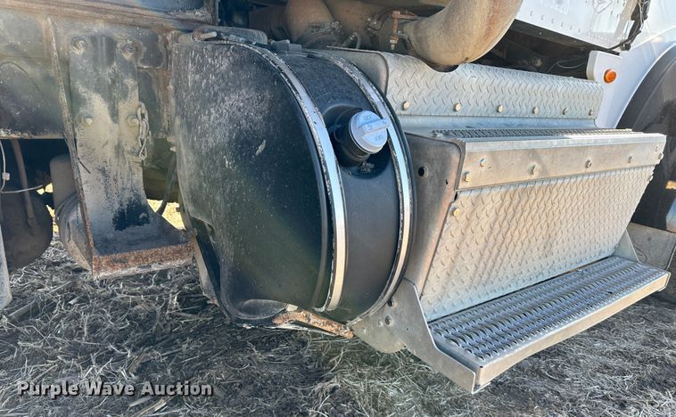 image for item DR6026 2012 Peterbilt 367  dump truck