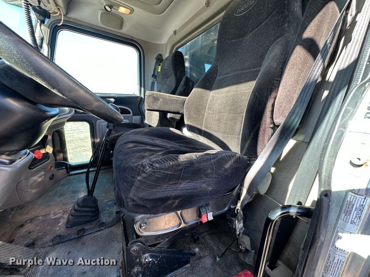 image for item DR6026 2012 Peterbilt 367  dump truck